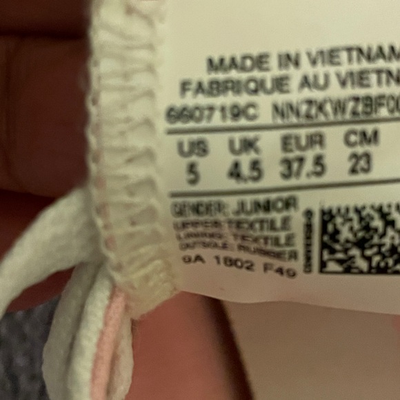 SOLD Women’s’ Converse Sneakers - Picture 15 of 15